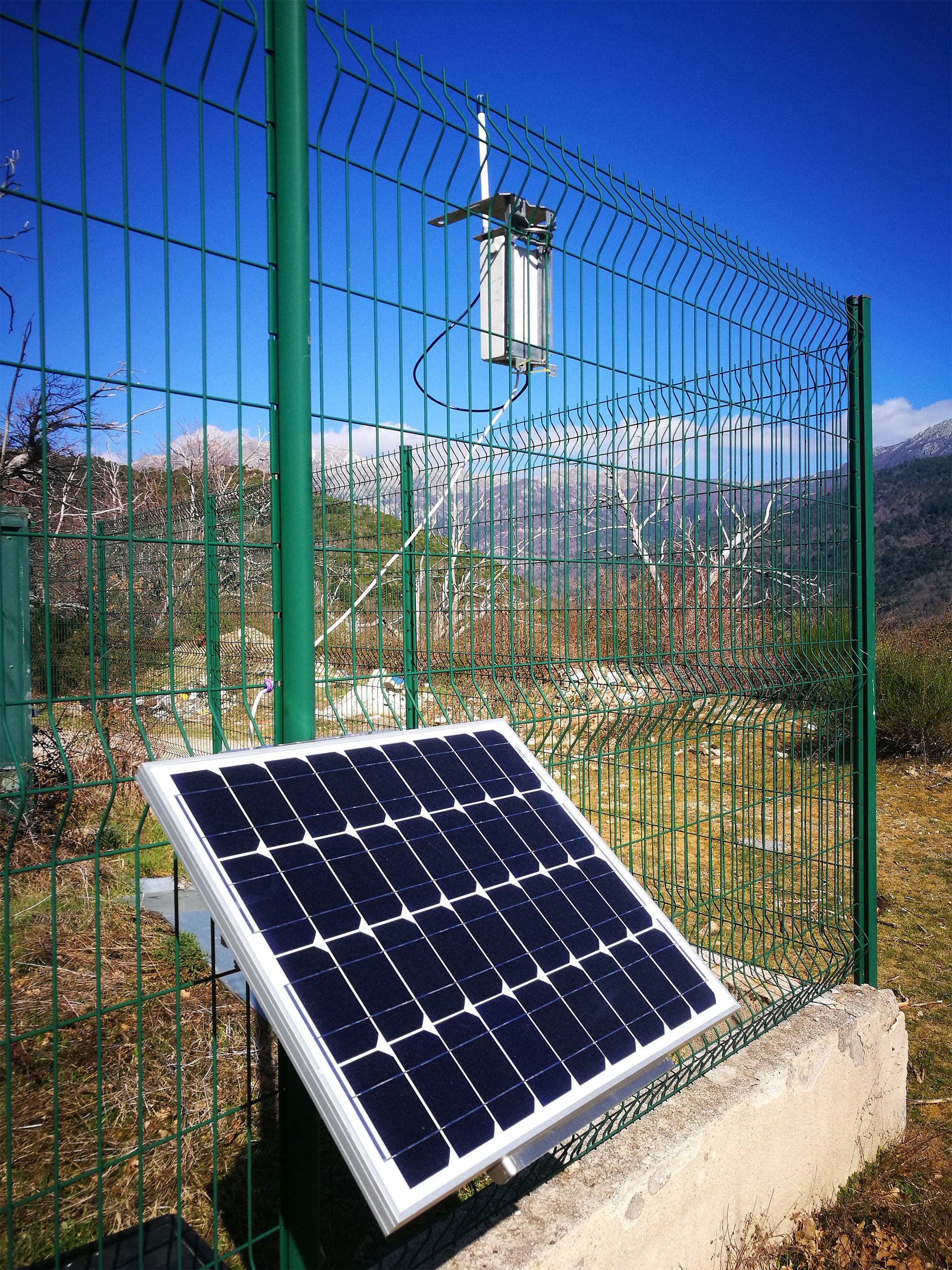 Photo d'un capteur avec panneau solaire